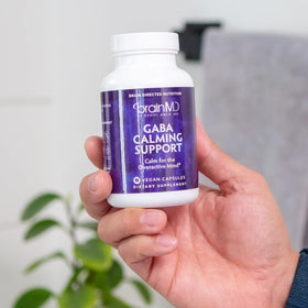 BrainMD GABA Support avec verre d'eau