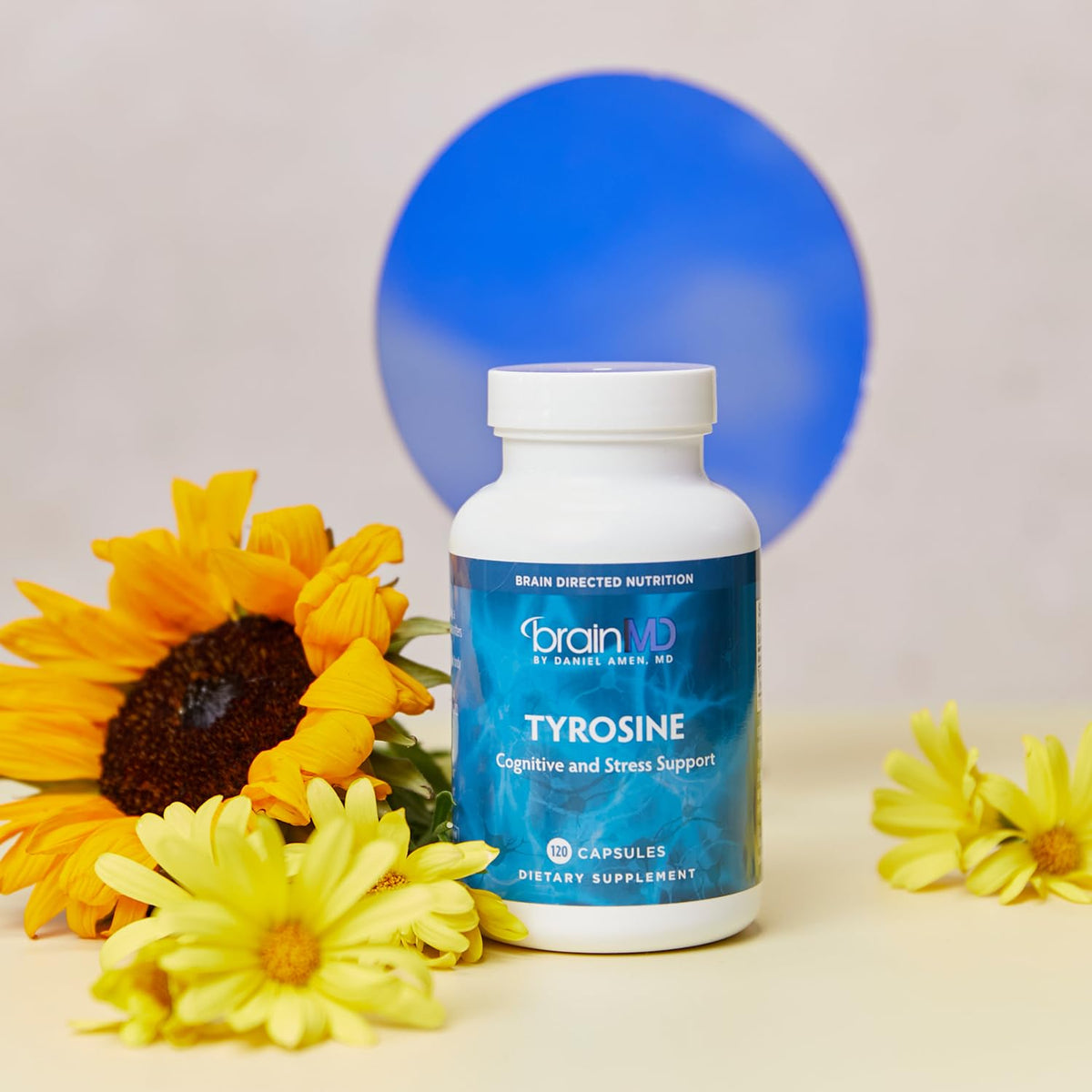 BrainMD Tyrosine capsules ouvertes montrant le contenu