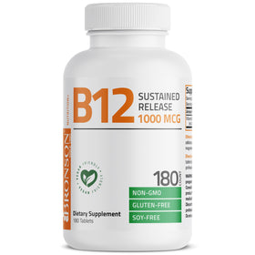 Bronson B12 1000 MCG, présentation des comprimés dans une main
