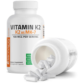 Bronson Vitamine K2 MK-7 100 mcg avec un verre d'eau