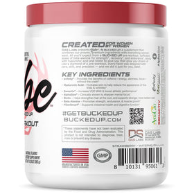 Bucked Up Babe Pré-Workout Poudre Femme 431g en utilisation dans un shaker