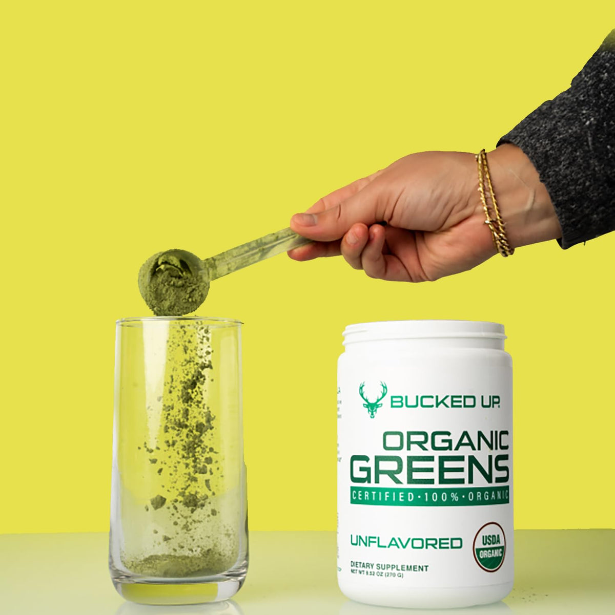 Bucked Up Poudre Superfoods Verts 327g en utilisation quotidienne