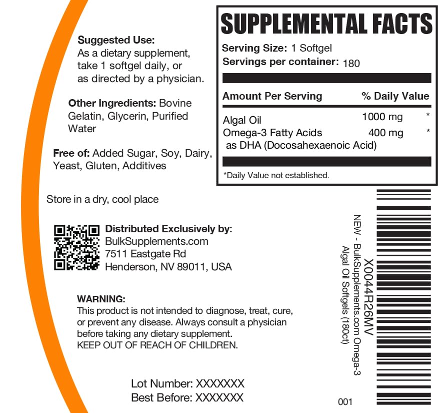 BulkSupplements Omega-3 Softgels avec un verre d'eau