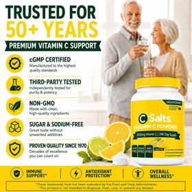 C-Salts Poudre de Vitamine C Tamponnée 780g à côté d'un verre d'eau