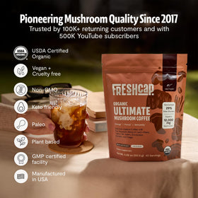 Café de champignons FreshCap sur une table en bois
