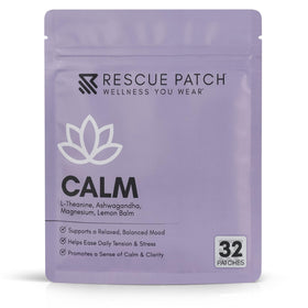 Calm Patches Rescue Patch, mise en scène avec des accessoires de voyage