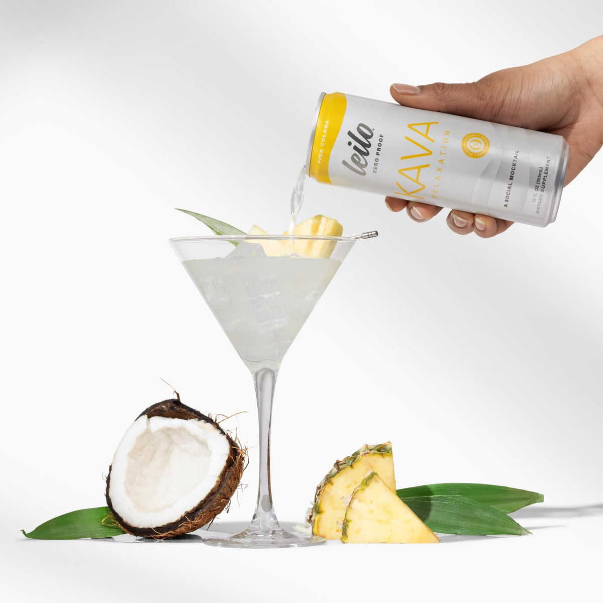 Canette de mocktail Kava Pina Colada de LEILO avec design tropical