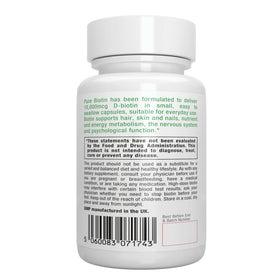 Capsule d'Igennus Clean Biotin prise avec un verre d'eau