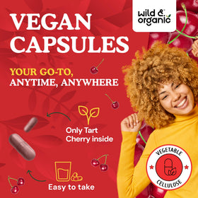 Capsule de cerise acidulée Wild & Organic tenue dans une main