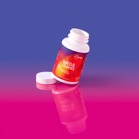 Capsule de Microbiome Labs MegaQuin D3 + K2 sur fond blanc