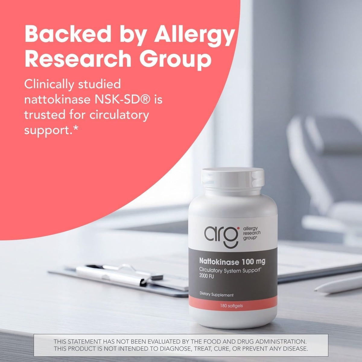 Capsule Nattokinase 100 mg Allergy Research Group dans la main