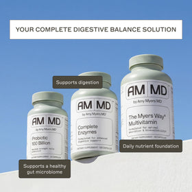 Capsules Amy Myers MD dans une main