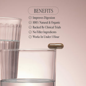 Capsules Arrae sur une table avec des accessoires de santé