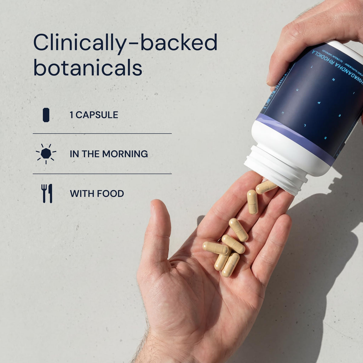 Capsules Ashwagandha et Rhodiola sur une table en bois