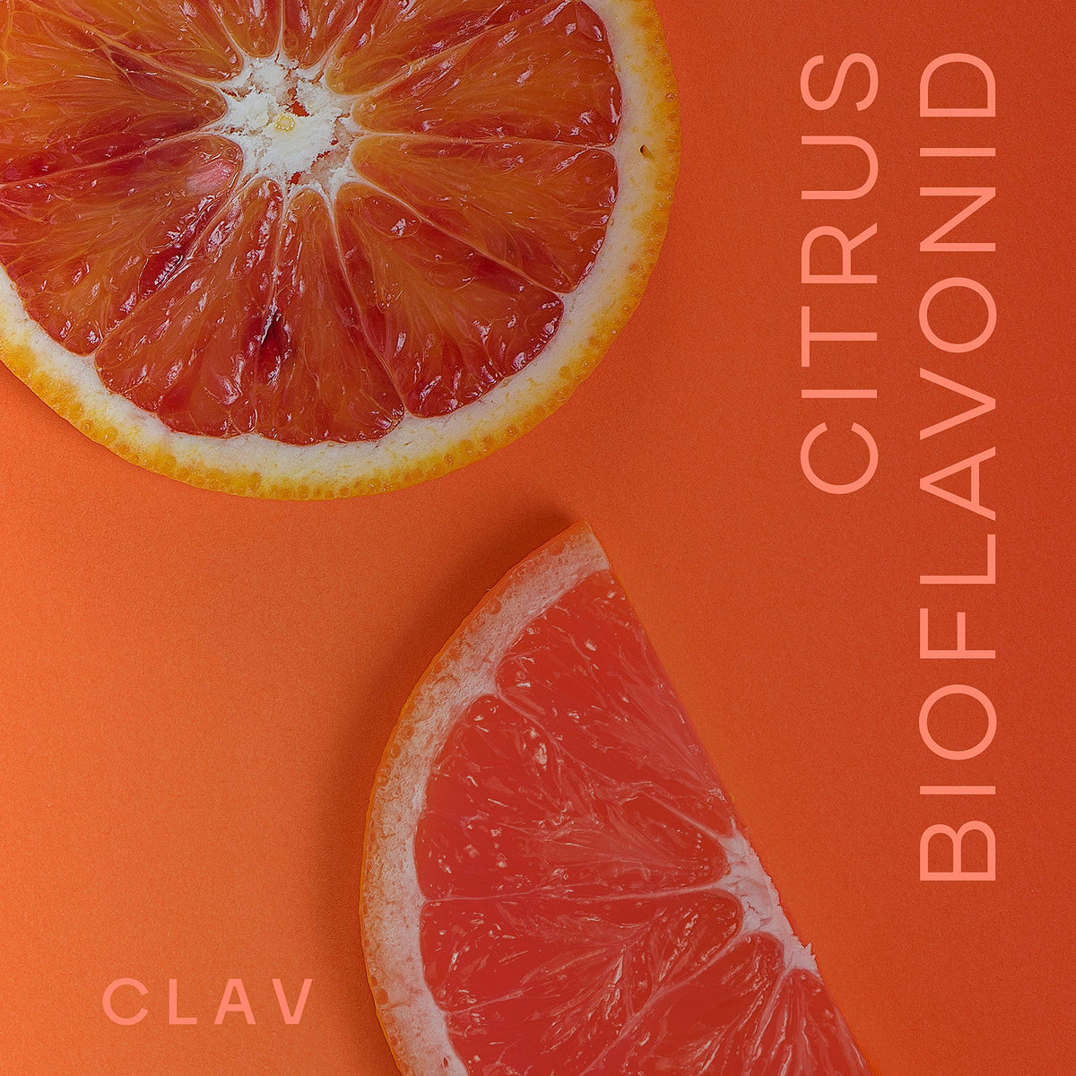 Capsules Bioflavonoïdes Agrumes CLAV sur une surface blanche