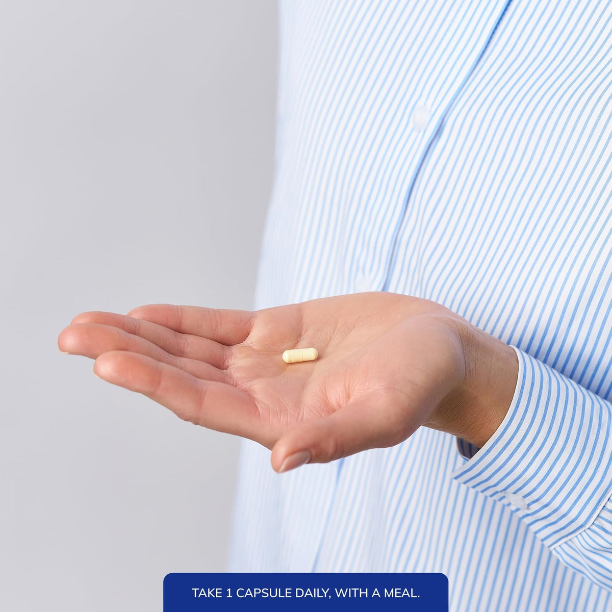 Capsules d'acide folique Pure Encapsulations sur une table en bois