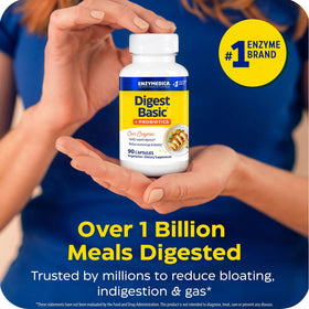 Capsules d'Enzymedica daily Basic + Probiotics dans un environnement naturel