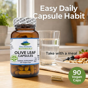 Capsules d'extrait de feuille d'olivier sur une surface blanche
