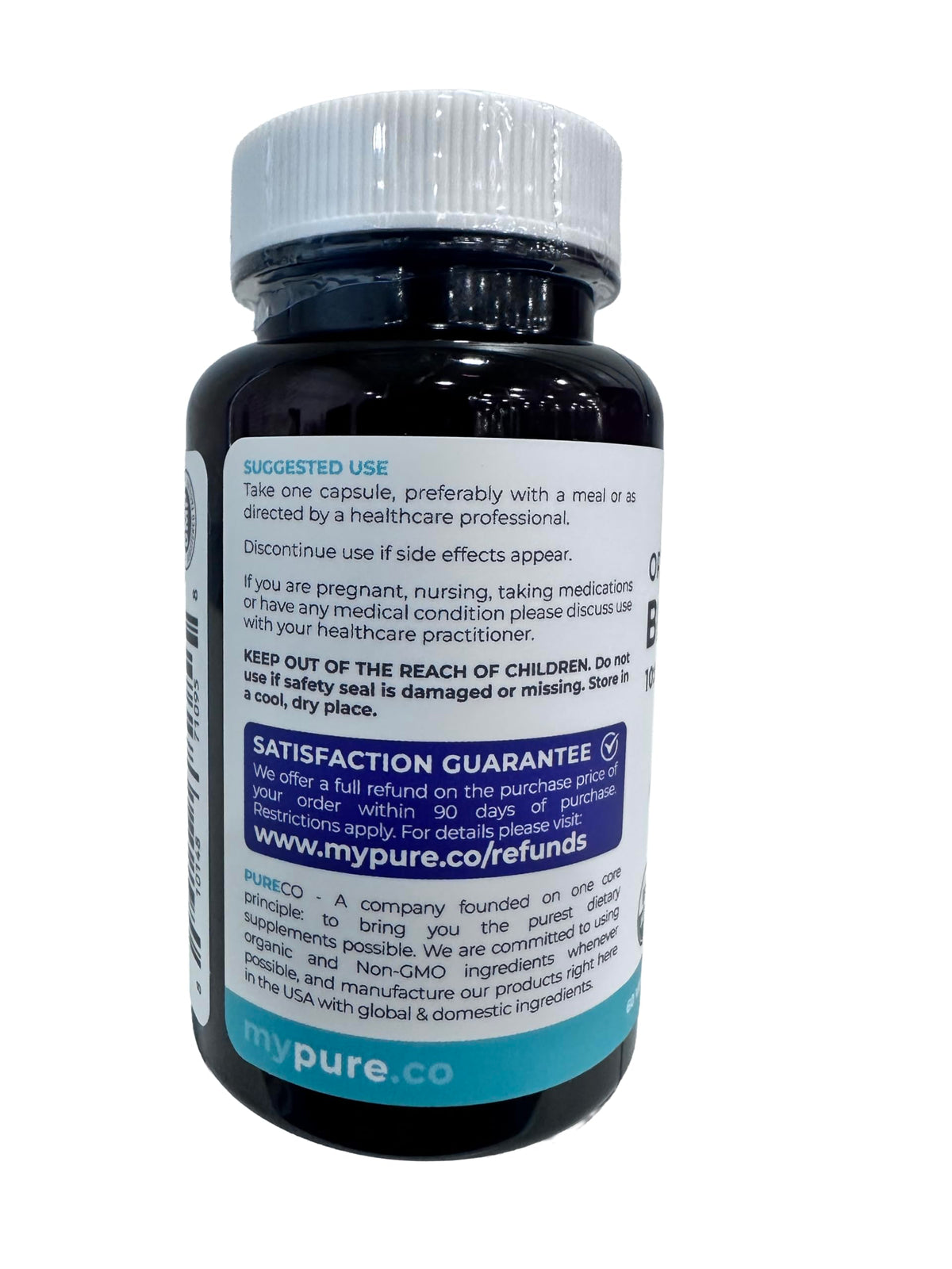 Capsules d'extrait de myrtille bio PURE CO avec un verre d'eau