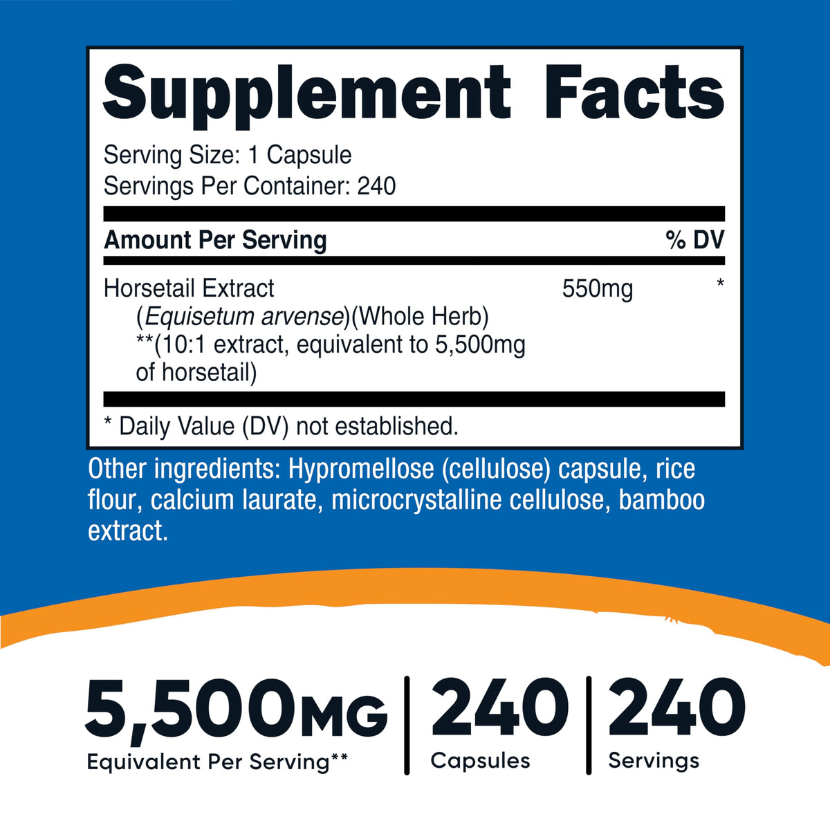 Capsules d'extrait de prêle Nutricost sur une surface blanche