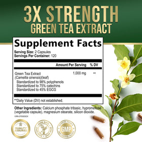 Capsules d'extrait de thé vert Nature's Nutrition sur une surface blanche