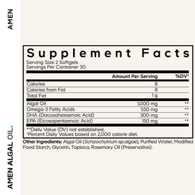 Capsules d'huile d'algue Amen Omega-3 sur fond blanc