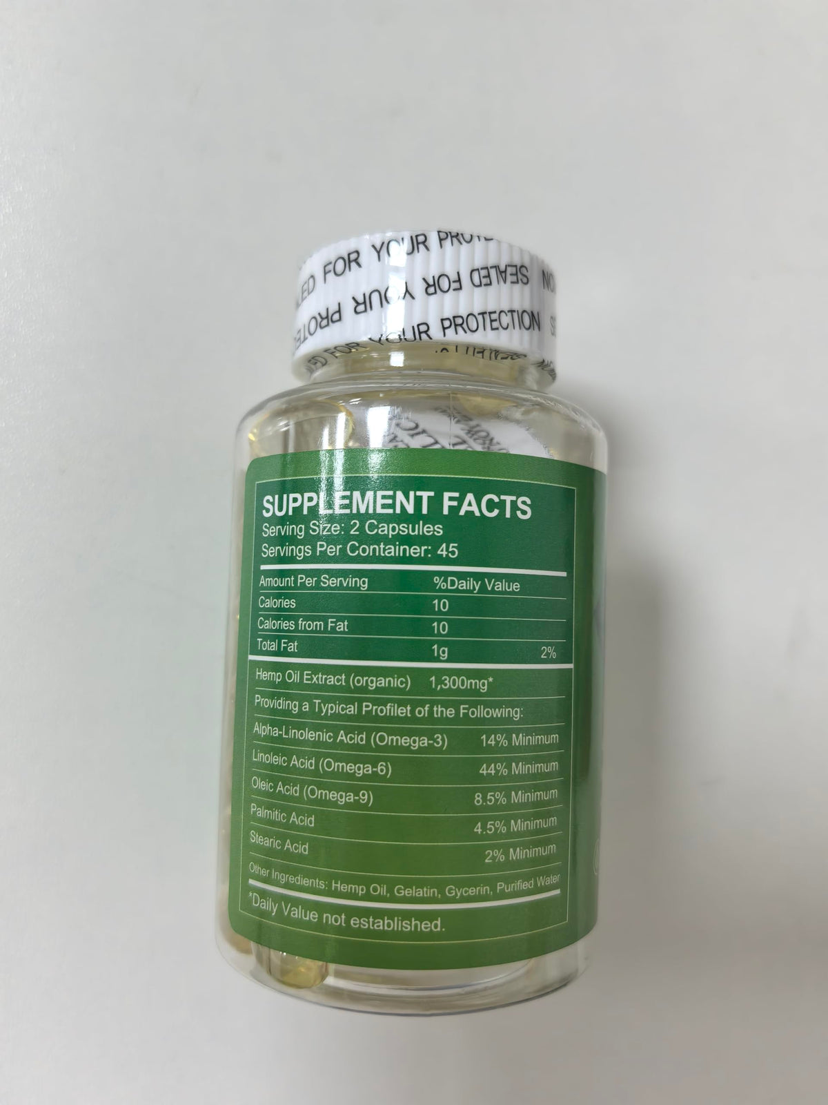 Capsules d'Huile de Chanvre WOGORGT ouvertes montrant leur contenu