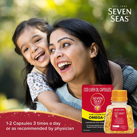Capsules d'huile de foie de morue Sevenseas dans un verre