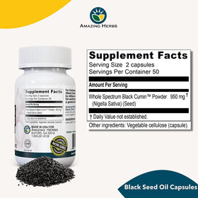 Capsules d'huile de graines noires Amazing Herbs sur une surface blanche