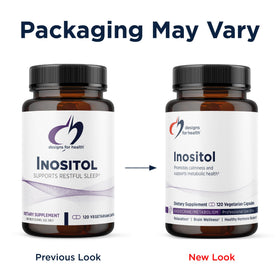 Capsules d'Inositol sur une table en bois