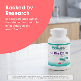 Capsules d'Ox Bile 125 mg sur un fond blanc
