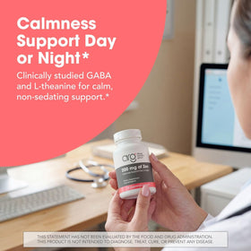 Capsules de 200 mg Zen L-Theanine GABA sur une surface blanche