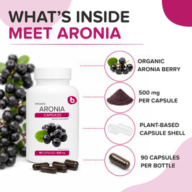 Capsules de baies d'aronia bio sur une surface en bois