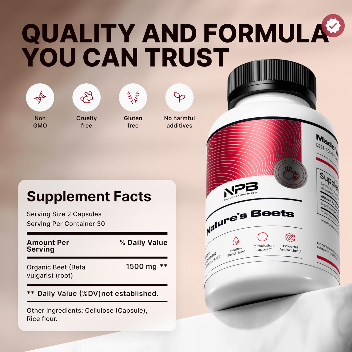 Capsules de betterave bio Nature's Pure Blend dans une main