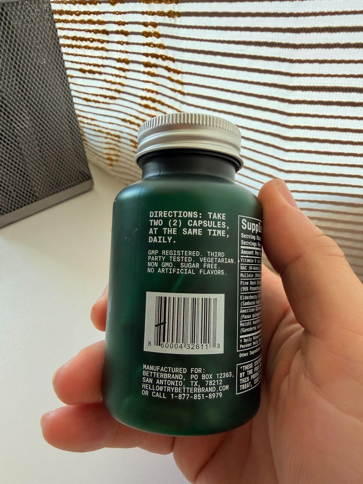 Capsules de Betterbrand BetterLungs sur une surface blanche