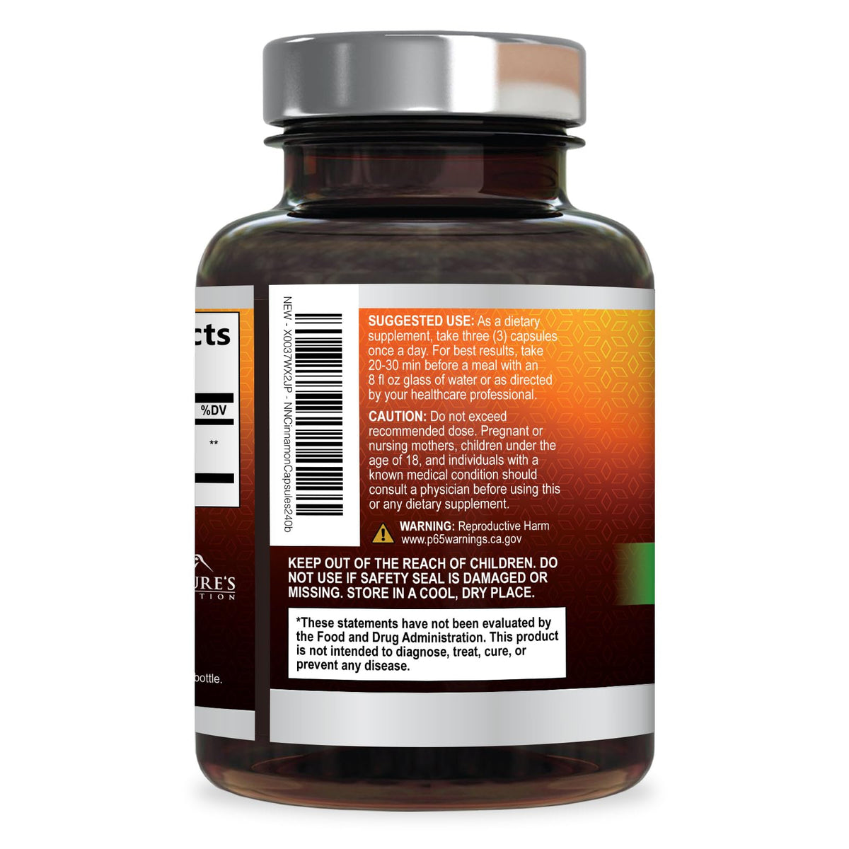 Capsules de cannelle de Ceylan bio Nature's Nutrition sur une table en bois