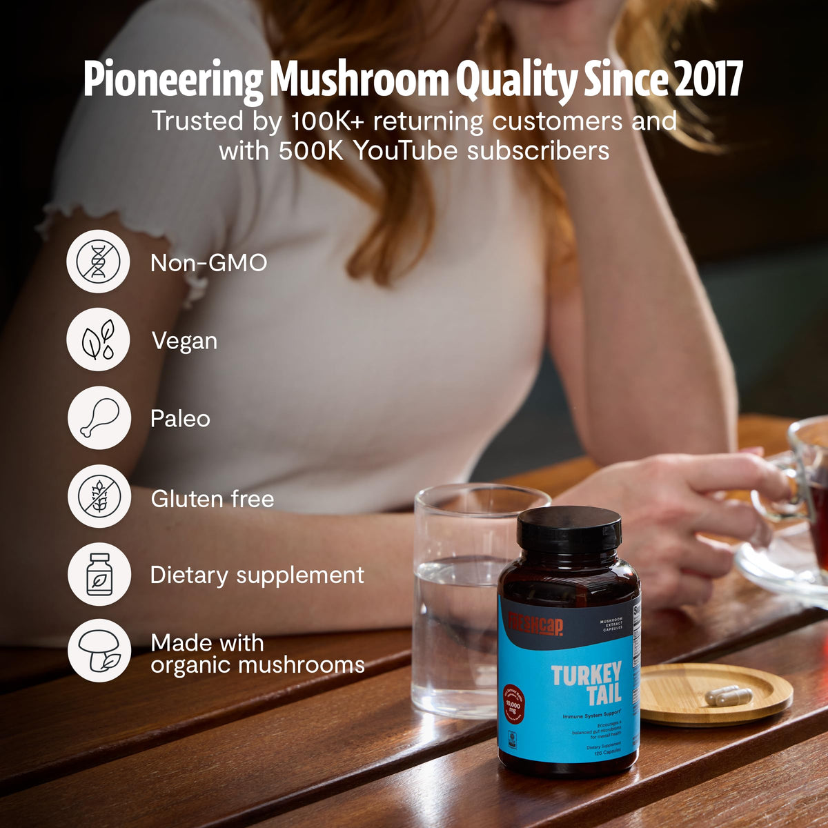 Capsules de champignon Turkey Tail FreshCap sur un plan de travail