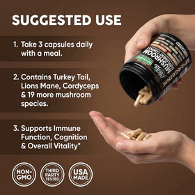 Capsules de champignons bio Clean Nutraceuticals sur une surface en bois