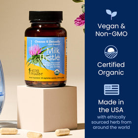Capsules de Chardon-Marie Herb Pharm avec un verre d'eau