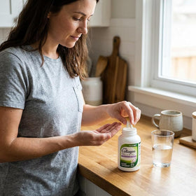 Capsules de collagène HealthA2Z avec un verre d'eau