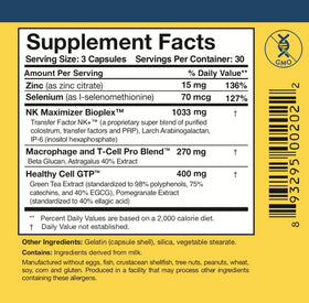 Capsules de colostrum dans une main