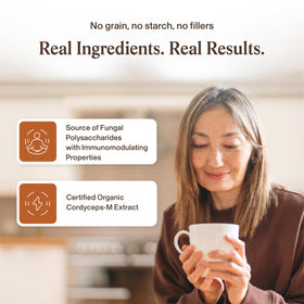 Capsules de Cordyceps sur une surface en bois avec lumière naturelle