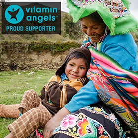 Capsules de créatine monohydrate Amazing Nutrition dans une main