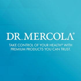 Capsules de Dr. Mercola Enzymes Complètes pour Femmes dans une main