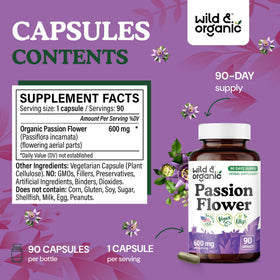 Capsules de fleur de passion Wild & Organic sur une surface en bois