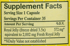 Capsules de gelée royale YS Organic sur fond blanc