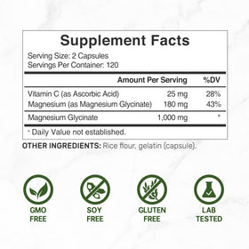 Capsules de glycinate de magnésium avec vitamine C sur fond blanc