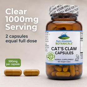 Capsules de griffe de chat sur une surface en bois