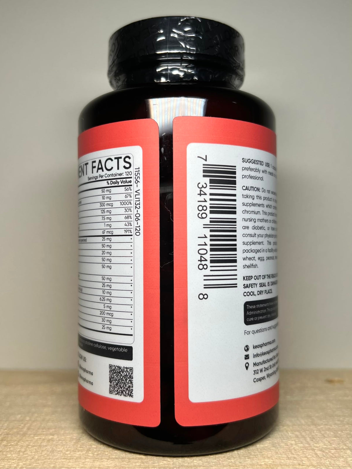 Capsules de KeosPharma dans la main d'une personne