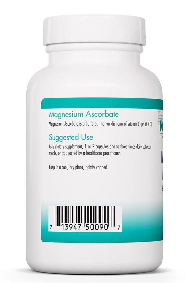 Capsules de Magnesium Ascorbate Allergy Research Group dans une cuillère